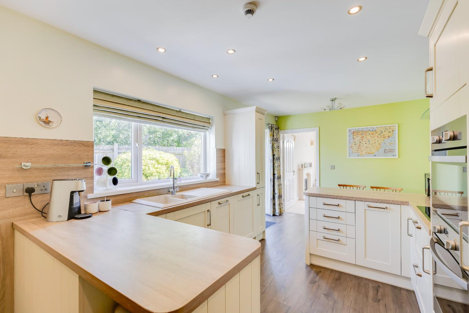 17 Charteris Close, Penarth, CF64 5RT